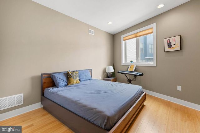 884 N LAWRENCE ST, Philadelphia, PA 19123