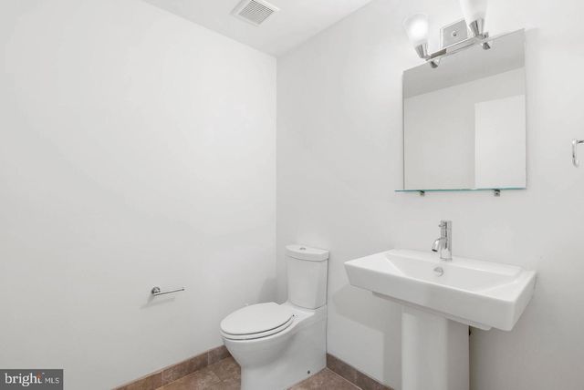 884 N LAWRENCE ST, Philadelphia, PA 19123