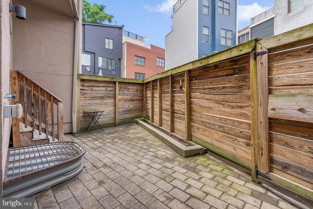 884 N LAWRENCE ST, Philadelphia, PA 19123