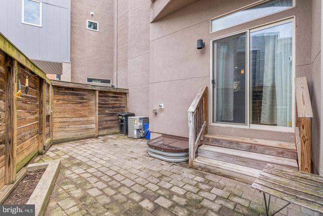 884 N LAWRENCE ST, Philadelphia, PA 19123