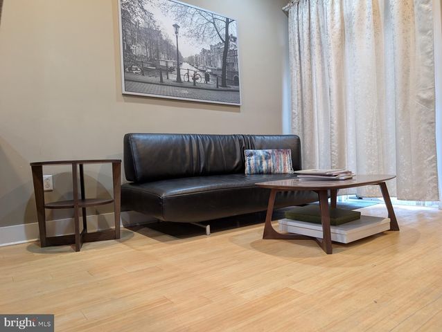 884 N LAWRENCE ST, Philadelphia, PA 19123