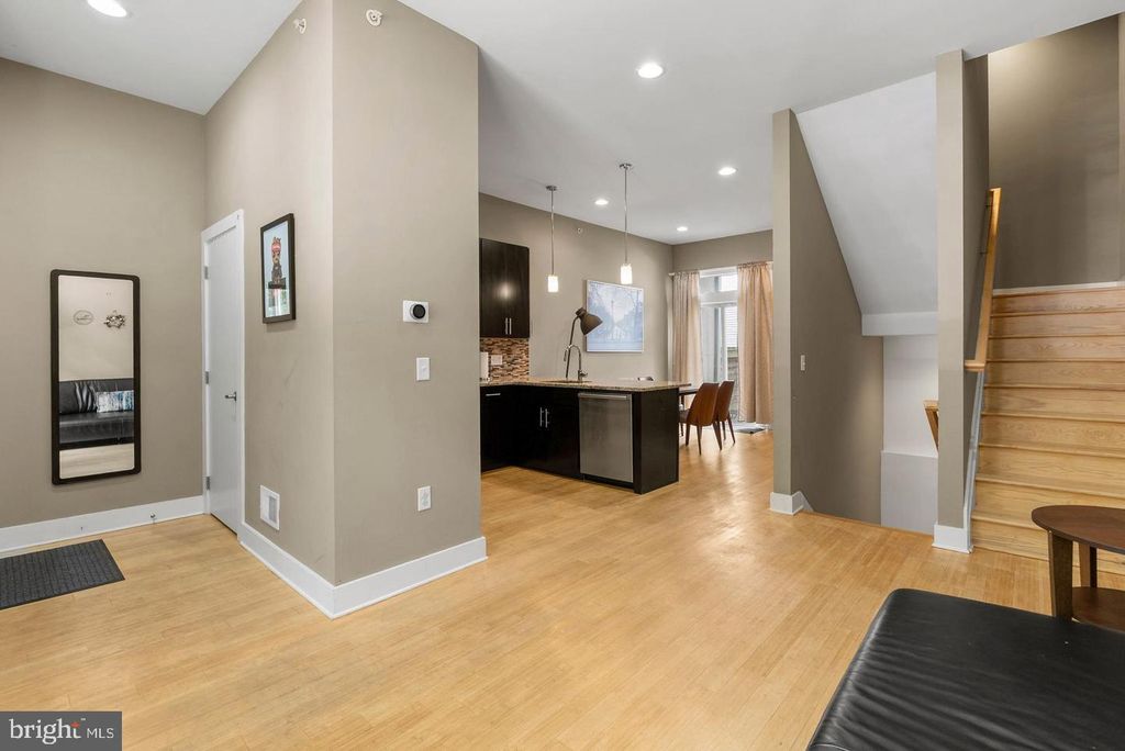 884 N LAWRENCE ST, PHILADELPHIA, PA 19123 — photo 3