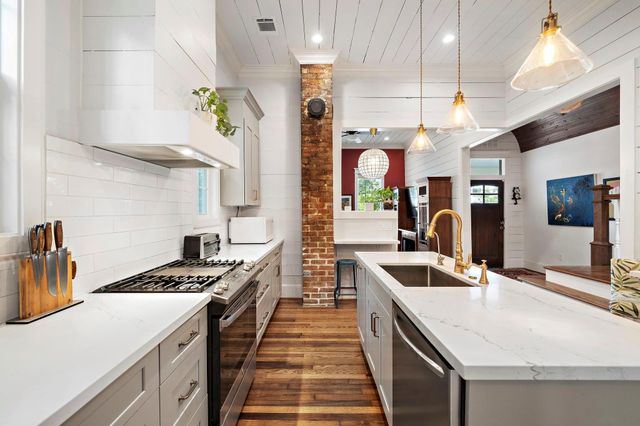 2019 Crockett Street, Houston, TX 77007