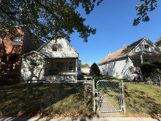 4844 W MONTROSE Avenue, Chicago, IL 60641