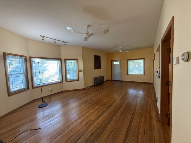 4844 W MONTROSE Avenue, Chicago, IL 60641