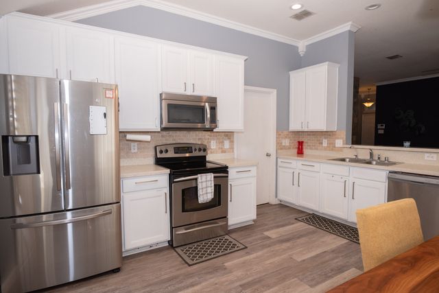 6305 Pool View Drive, Dallas, TX 75249