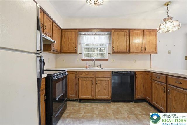 2144 Hill Road, Chestnuthill Twp, PA 18330