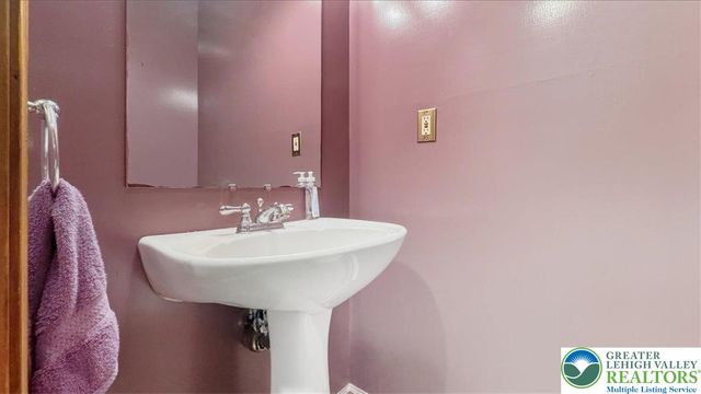 2144 Hill Road, Chestnuthill Twp, PA 18330