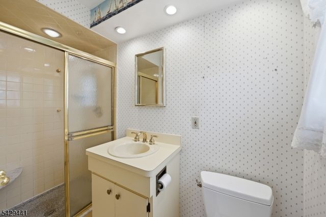748 Livingston Rd, Elizabeth City, NJ 07208