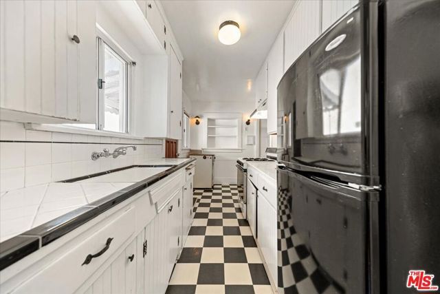 810 Navy Street, Santa Monica, CA 90405