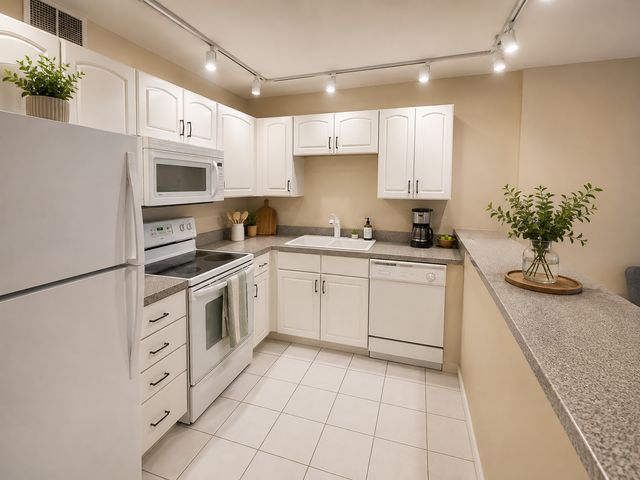 1636 N Wells Street 2214, Chicago, IL 60614