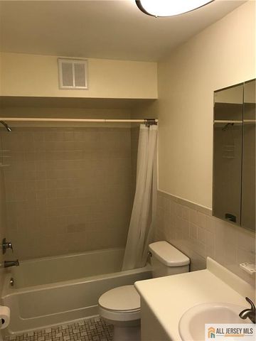 819 Cricket Lane, Woodbridge Proper, NJ 07095