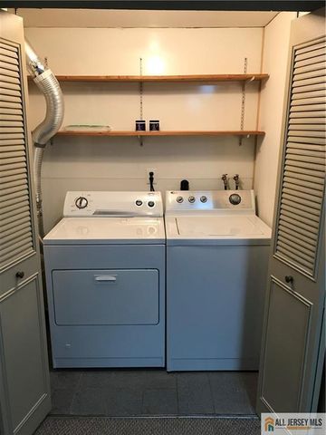 819 Cricket Lane, Woodbridge Proper, NJ 07095