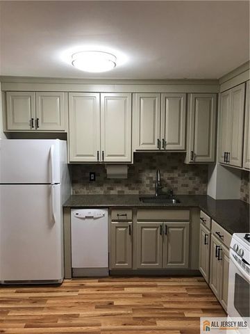 819 Cricket Lane, Woodbridge Proper, NJ 07095