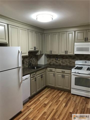 819 Cricket Lane, Woodbridge Proper, NJ 07095