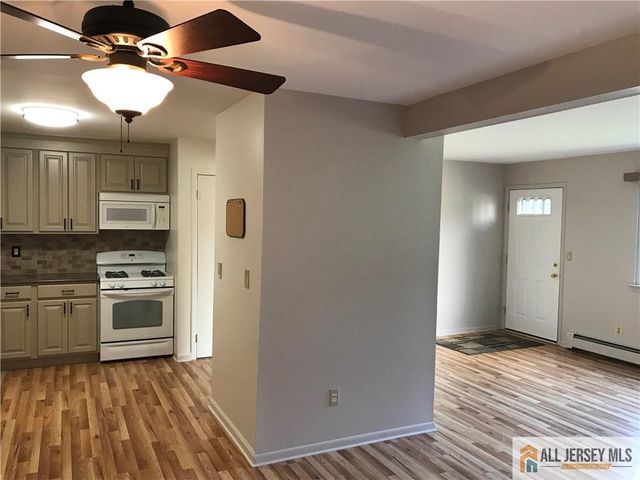 819 Cricket Lane, Woodbridge Proper, NJ 07095