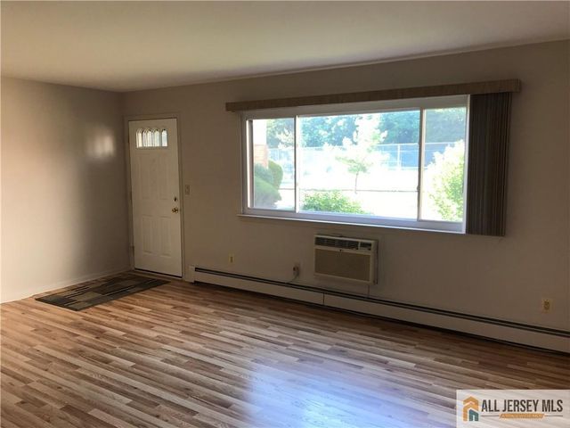 819 Cricket Lane, Woodbridge Proper, NJ 07095