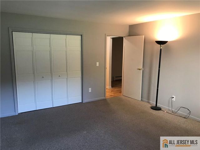 819 Cricket Lane, Woodbridge Proper, NJ 07095