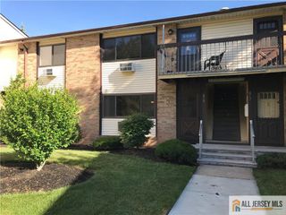 819 Cricket Lane, Woodbridge Proper, NJ 07095