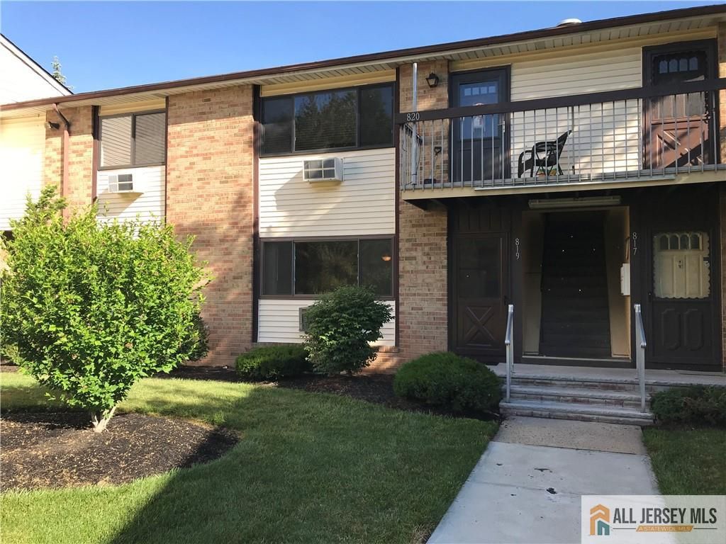 819 Cricket Lane, Woodbridge Proper, NJ 07095