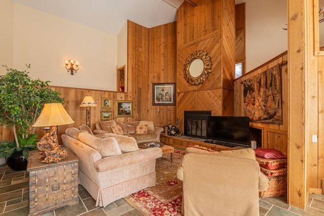 20 Blackberry Lane, Peru, VT 05152