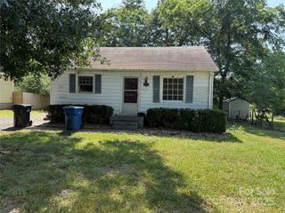 1431 3rd Street Place NE, Hickory, NC 28601