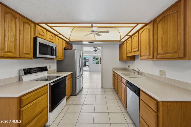 6233 E CAMELOT Drive, Mesa, AZ 85215
