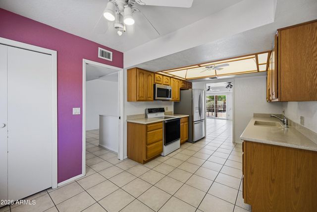6233 E CAMELOT Drive, Mesa, AZ 85215