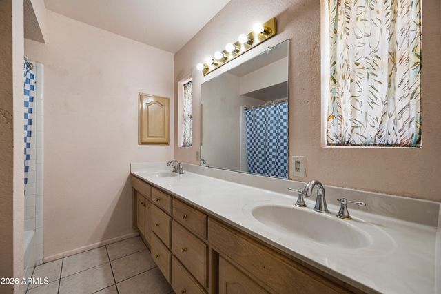 6233 E CAMELOT Drive, Mesa, AZ 85215