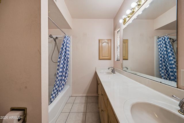 6233 E CAMELOT Drive, Mesa, AZ 85215