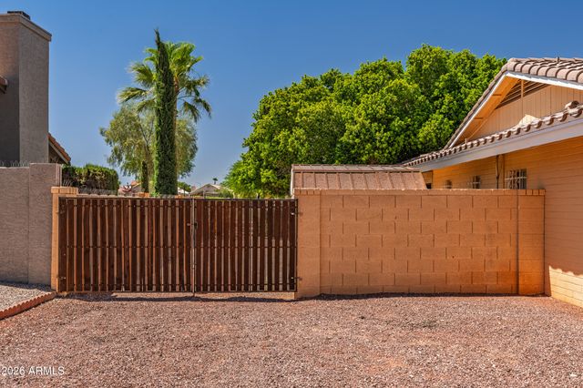 6233 E CAMELOT Drive, Mesa, AZ 85215