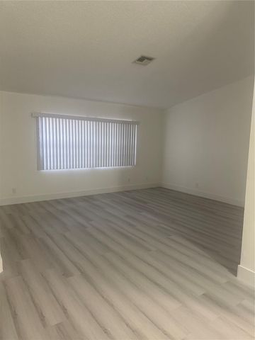 3037 NW 92nd Ave, Coral Springs, FL 33065