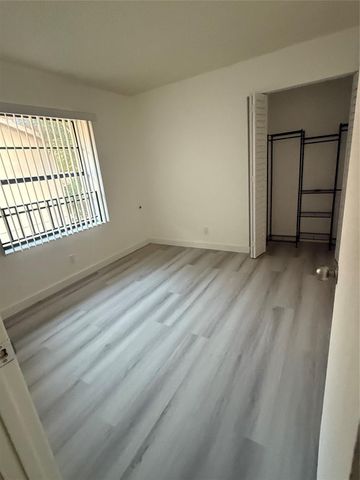 3037 NW 92nd Ave, Coral Springs, FL 33065