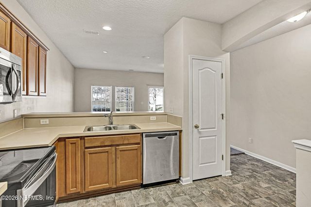 1892 BISCAYNE BAY Circle, Jacksonville, FL 32218