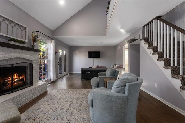 407 NE Bordner Drive, Lee's Summit, MO 64086