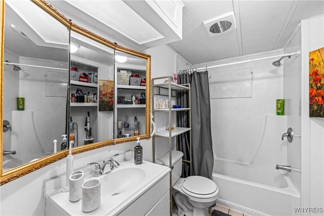 84 Carefree Lane, Cheektowaga, NY 14227