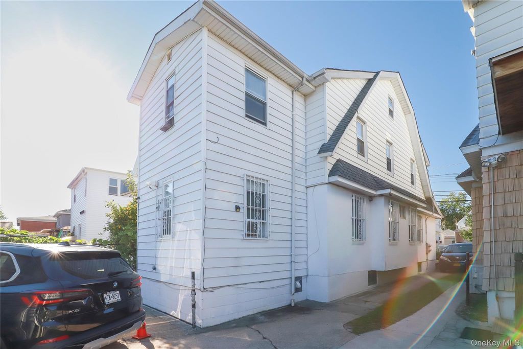 137-58 Kalmia Avenue, Flushing, NY 11355 — photo 4