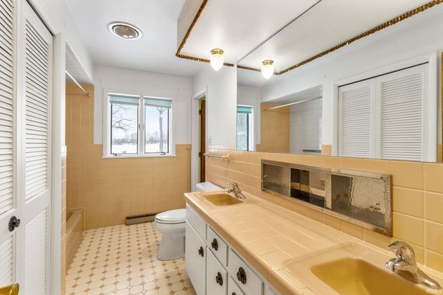 59147 Wilray Drive, Elkhart, IN 46517