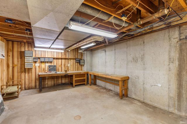 59147 Wilray Drive, Elkhart, IN 46517