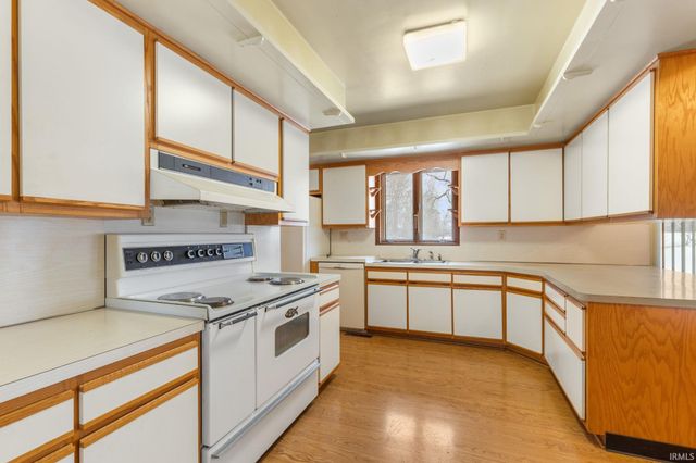 59147 Wilray Drive, Elkhart, IN 46517