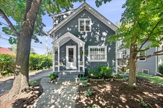 1213 Oakton Street, Evanston, IL 60202