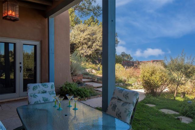 870 Paseo de Don Carlos, Santa Fe, NM 87501