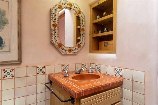 870 Paseo de Don Carlos, Santa Fe, NM 87501