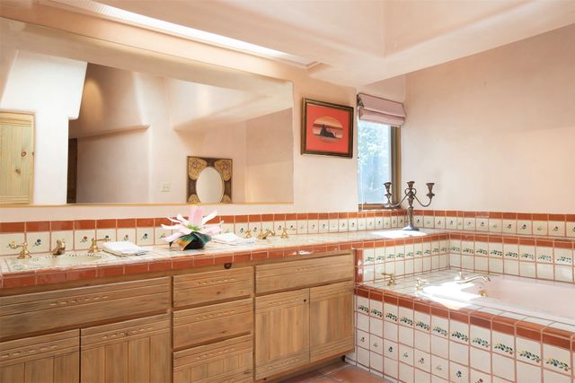 870 Paseo de Don Carlos, Santa Fe, NM 87501