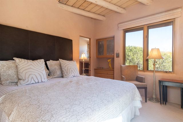 870 Paseo de Don Carlos, Santa Fe, NM 87501