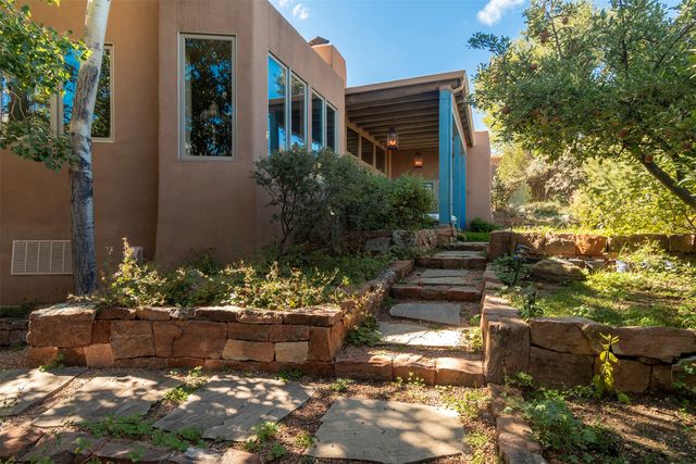 870 Paseo de Don Carlos, Santa Fe, NM 87501