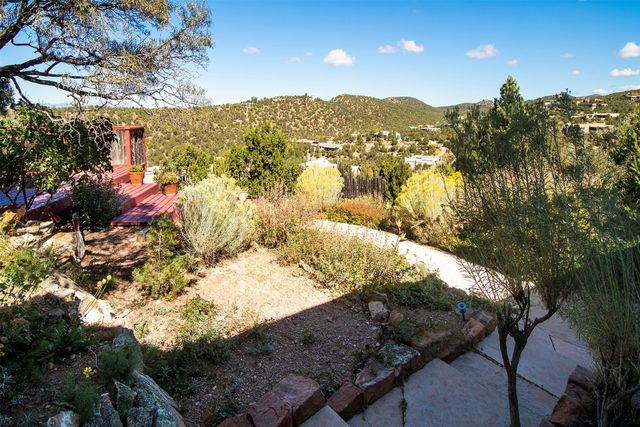 870 Paseo de Don Carlos, Santa Fe, NM 87501