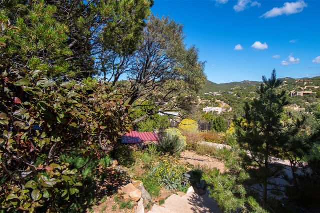 870 Paseo de Don Carlos, Santa Fe, NM 87501