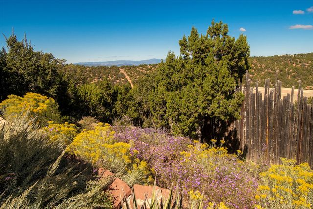 870 Paseo de Don Carlos, Santa Fe, NM 87501