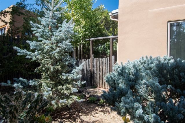 870 Paseo de Don Carlos, Santa Fe, NM 87501